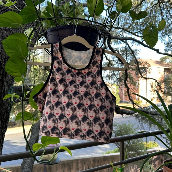 (NWOT) Taylor Swift Women’s Size Medium Crop Top. - Picture 4 of 6